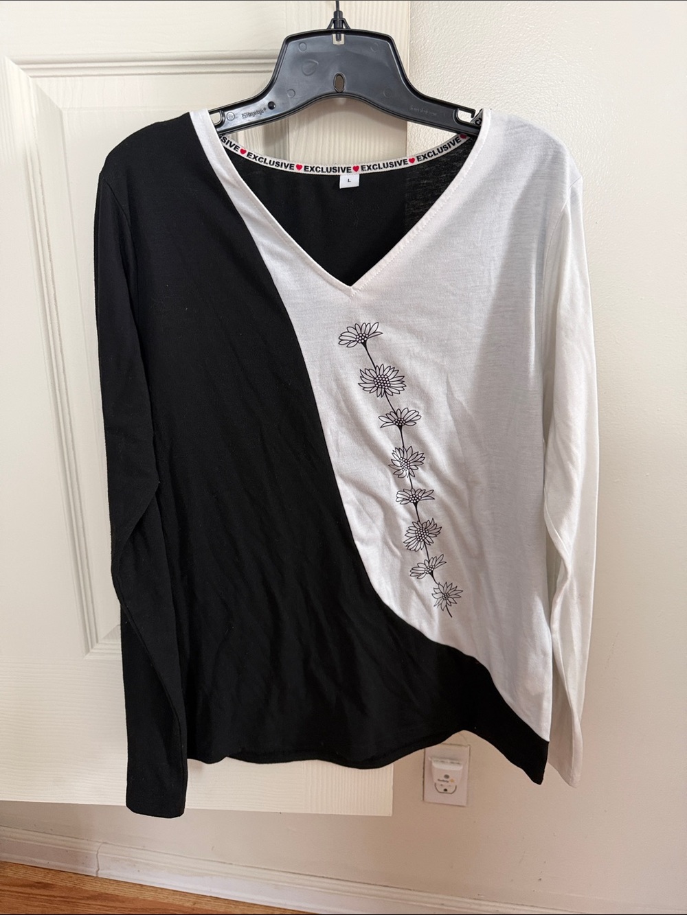 Black & White V-Neck Floral Long-Sleeve Top